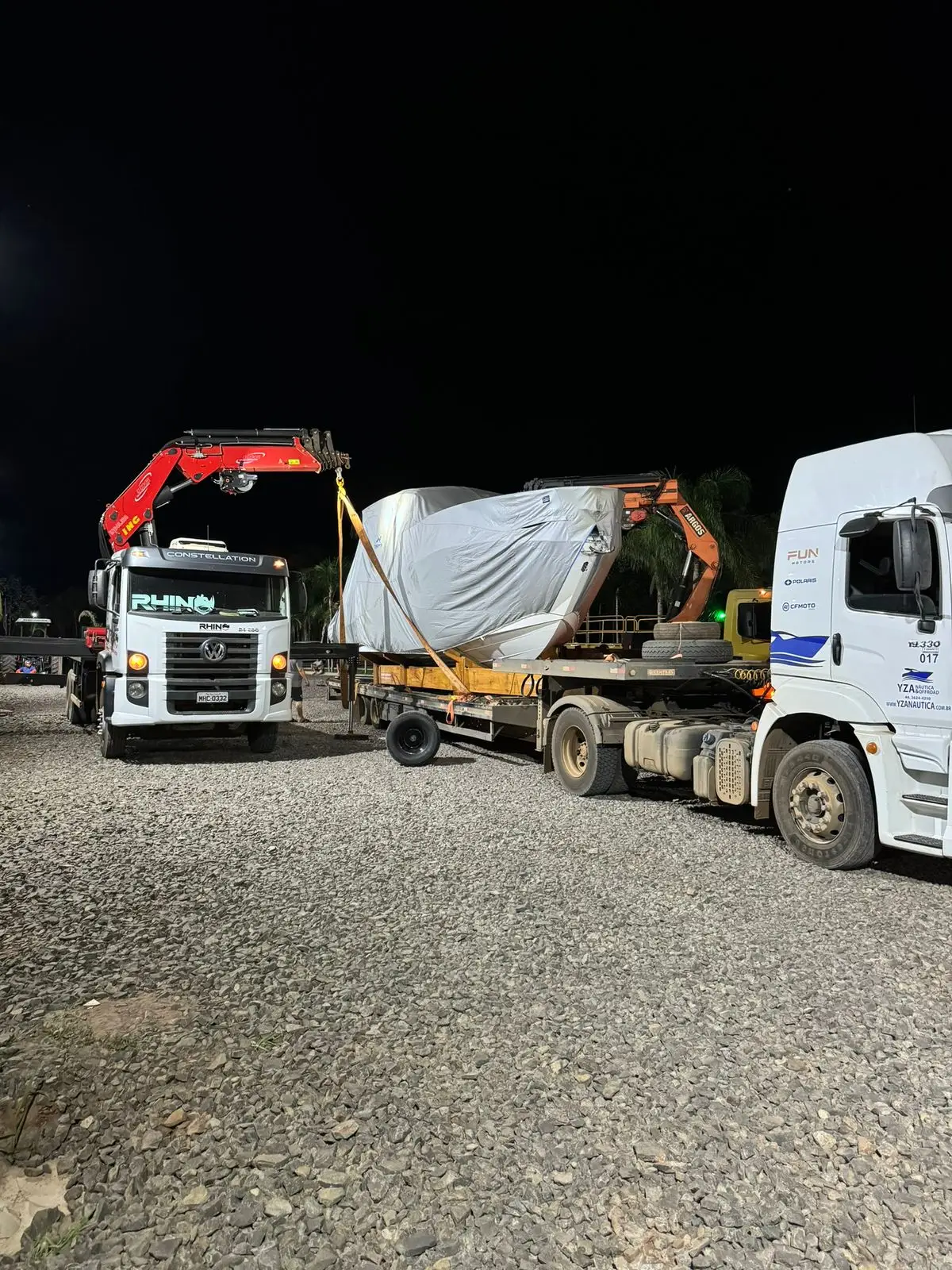 A locação de munck em Campo Grande representa uma solução versátil e eficiente para uma ampla gama de necessidades de elevação e transporte