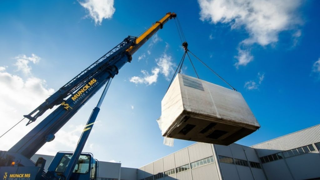 A Munck MS é especialista em Içamento de Cargas no Mato Grosso do Sul. Conheça os equipamentos (Guindaste, Caminhão Munck), dicas de segurança e a importância do Planejamento Prévio para sua obra em Três Lagoas, Bataguassu e região.