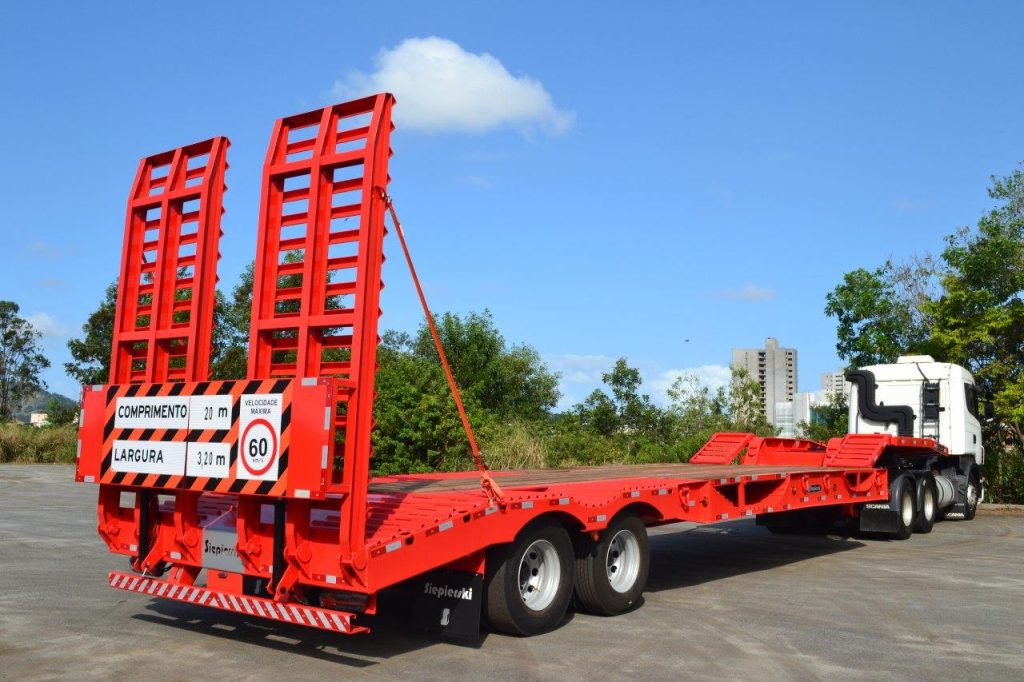 Guia completo da Munck MS sobre como escolher a carreta certa para o transporte de cargas pesadas e superdimensionadas. Conheça os tipos (Carreta Prancha, Extensiva, Lowboy), regulamentações (AET) e a importância do peso e do dimensionamento para o seu projeto no MS/SP.